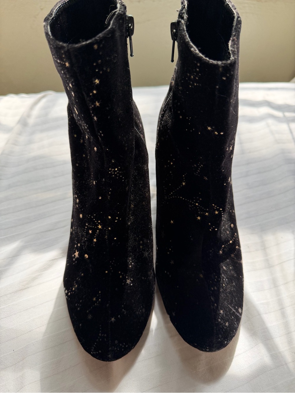 Urban Outfitters Celestial Velvet Ankle Boots-Gold Star Print Block Heel (Size8)